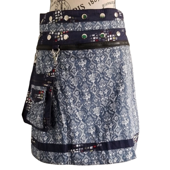 💙🌀One Size Blue Reversible Asymmetrical Wrap Mini Skirt With Snap Buttons - Picture 7 of 8